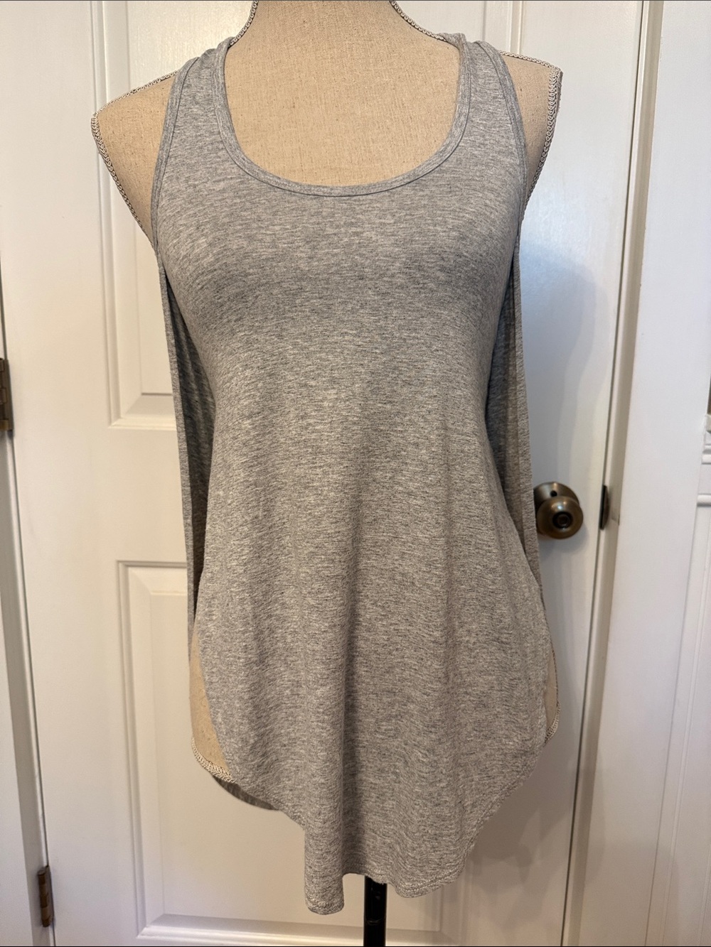 JOAH BROWN TOP TEE TANK GRAY SLEEVELESS SIZE S/M ATHLEISURE CURVED HEM
